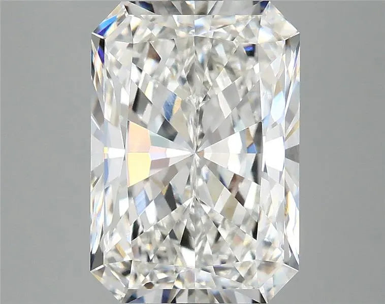 4.03ct Radiant Lab Grown Diamond (Colour E, Clarity VVS2, IGI Certified)