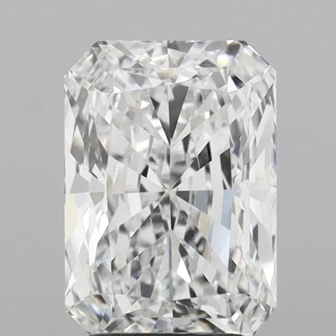 3.02ct Radiant Lab Grown Diamond (Colour E, Clarity VVS2, IGI Certified)