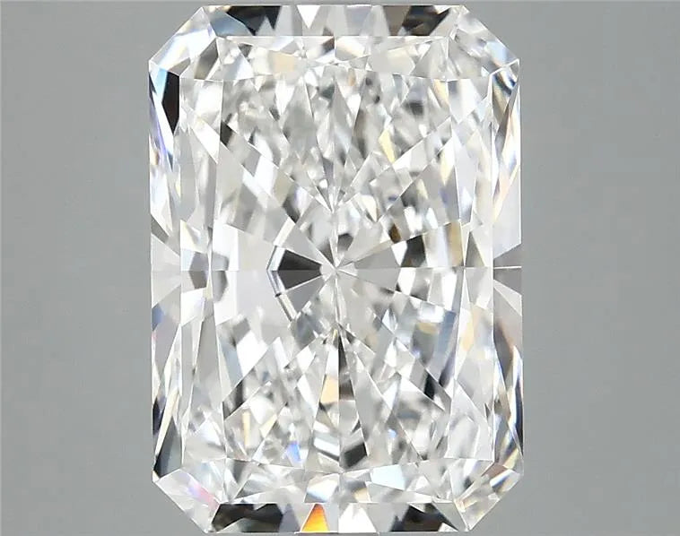 4.14ct Radiant Lab Grown Diamond (Colour E, Clarity VVS2, IGI Certified)